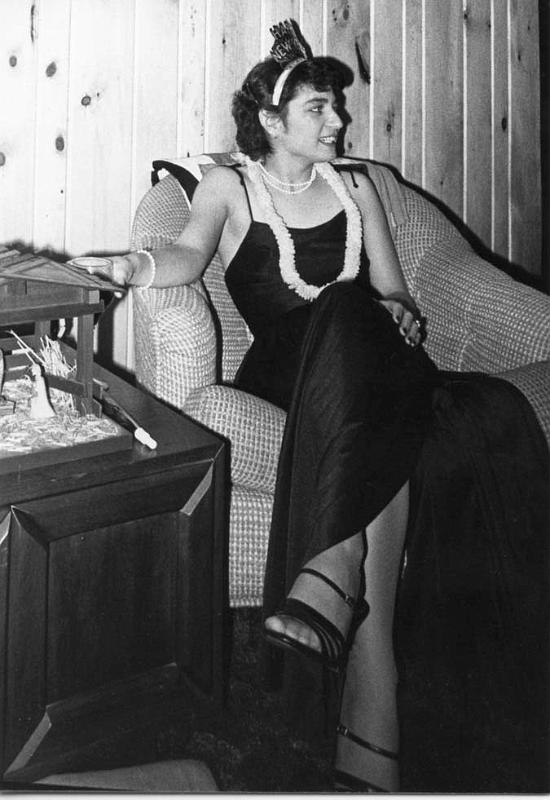 Phyllis Dec-1983.jpg